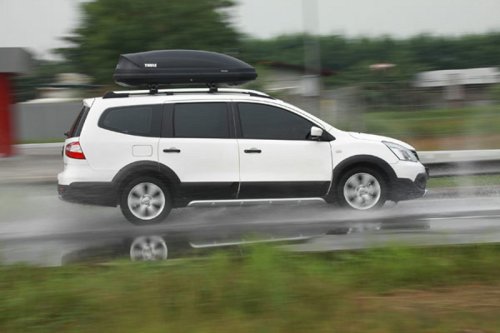 Tak Melulu Saat Ngebut, Aquaplaning Sudah Bisa Terjadi di Kecepatan Segini