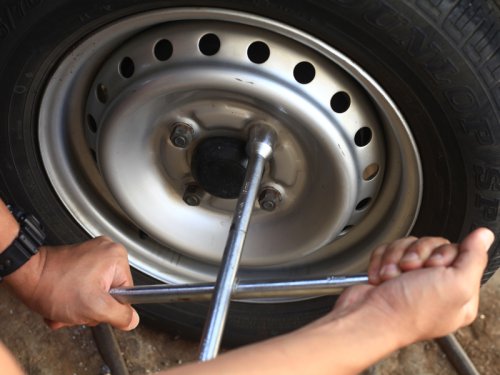 Dua Penyebab Ini Bikin Mur Roda Mobil Bekas Jadi Susah Dibuka Pasca Mudik