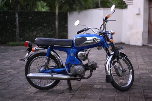 Satu Bikinan Jepang Satunya Lokal, Ini Perbedaan Honda S90 dan S90Z