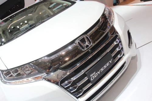 Begini Cara Mudah Bikin Kinclong Lapisan Chrome Kusam Di Mobil Bekas