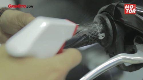 Cara Mudah Membersihkan Kerak kotoran Di Handgrip Motor Bekas