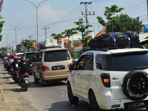 Jangan Asal Taruh, Pahami Risiko Bawa Barang Berat di Atap Mobil Saat Mudik Lebaran