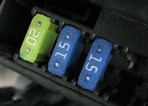 Ini Sebabnya Jangan Ganti Ukuran Lebih Besar Bila Sekring Mobil Sering Putus