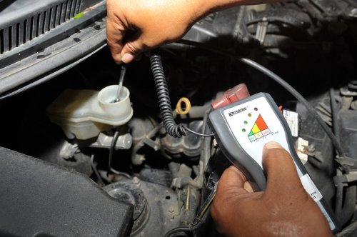 Ternyata Dampak Malas Cek Kondisi Minyak Rem Mobil Bekas Bahaya Banget