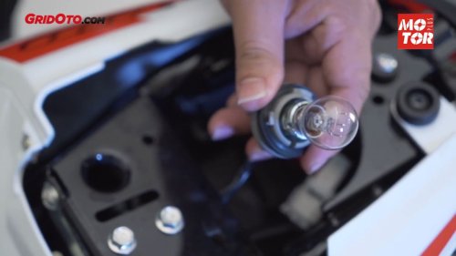 Kaca Lampu Bohlam di Motor Bekas Jangan Dipegang, Ini Alasannya