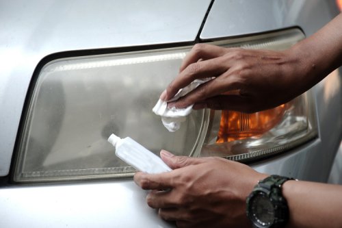 Tidak Hanya Bersihin Gigi, Pasta Gigi Bisa Bikin Mika Lampu Kinclong