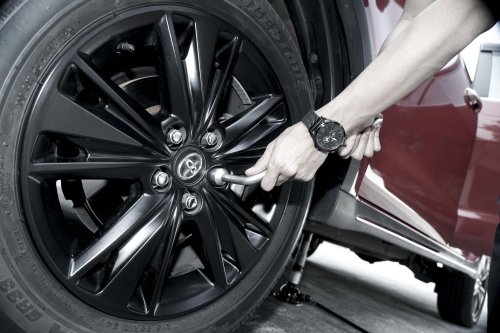 Ingin Merotasi Ban Mobil Bekas Kesayangan? Perhatikan Hal Ini Ya