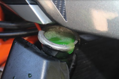 Tips Pulang Kampung, Begini Cara Mengatasi Air Radiator Motor Bekas Keluar Sendiri