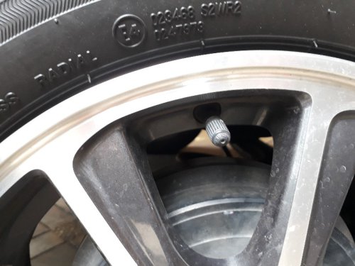 Ternyata Pentil Ban Wajib Diganti Saat Ganti Ban Mobil Bekas, Ini Sebabnya