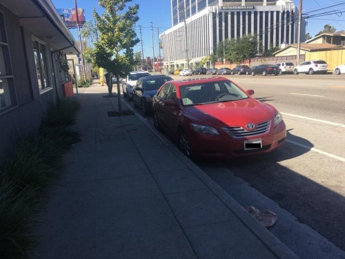 Alih Fungsi, Ini Alasan Orang Amerika Suka Parkir di Tepi Jalan Meski Punya Garasi