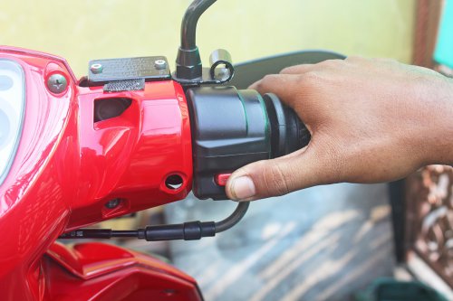 Penyebab Tombol Saklar Motor Bekas Mati Setelah Terkena Hujan