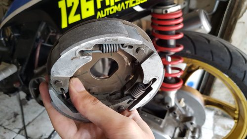 Kampas Ganda Motor Matic Habis Sebelah? Awas, Kebiasaan Ini Penyebabnya