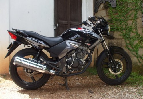 Masih Pakai Honda Tiger? Ikuti Trik Ini Agar Tangki Enggak Kemasukan Air