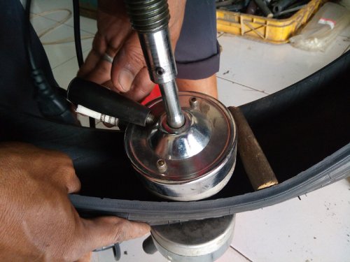 Ini Sebabnya Kenapa Tambalan Di Ban Tubeless Motor Bekas Ada Batasnya