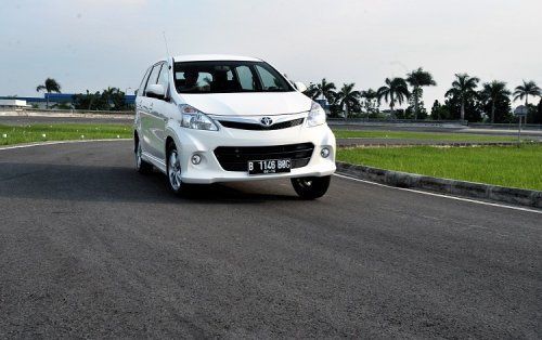 Toyota, Hybrid Mahal, Pilih Mobil Bekas Toyota Veloz Tahun 2013 Ini Aja Gaes