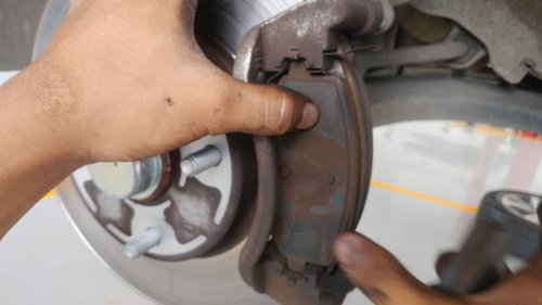 Injak Pedal Rem Mobil Terasa Dalam? Bisa Jadi Tanda Kampas Mulai Habis