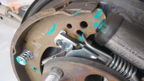 Sudah Tahu Belum, Ini Lho Tanda Rumah Rem Teromol Mobil Kalian Harus Ganti