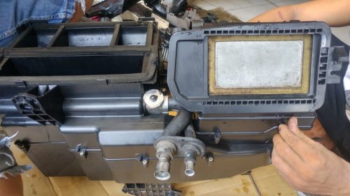 Membersihkan Blower AC Mobil Ternyata Bisa Hilangkan Bau Apek