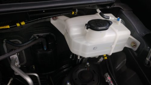 Musim Hujan, Ini Sebabnya Kenapa Air Wiper Mobil Bekas Perlu Dikuras