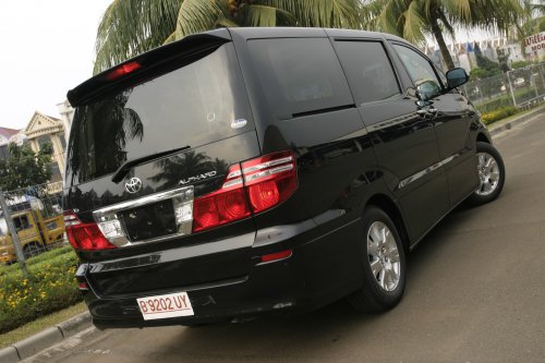 Pulang Mudik Naik Mobil Bekas Toyota Alphard 2003, Mewah Luas Harga Cuma Segini