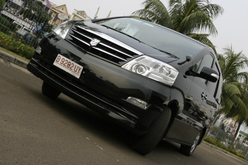 Mewah Buat Mudik, Harga Mobil Bekas Toyota Alphard 2003 Cuma Segini
