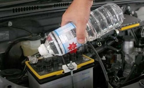 Usai Mudik Jangan Lupa Cek Kondisi Air Aki Mobil Bekas, Begini Dampaknya Kalau Kurang