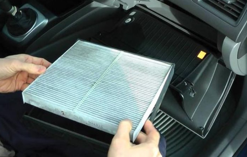 Gak Hanya Bau Apek, Ini Efek Samping Filter AC Mobil Bekas Jarang Dibersihkan