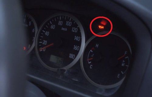 Perlu Tahu, Ini Salah Satu Penyebab Indikator Oli Mesin Mobil Menyala