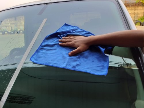 Ini Sebabnya Kaca Depan Mobil Bekas Jangan Dibersihkan Secara Ngasal