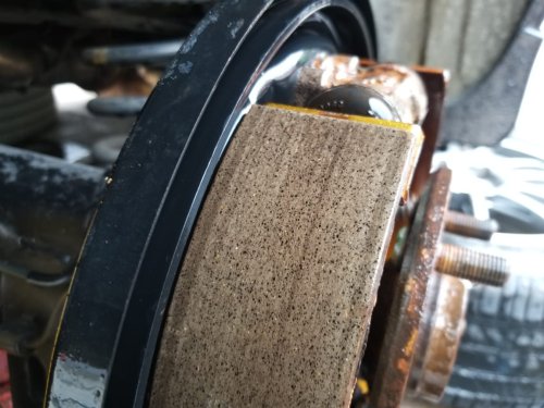 Begini Cara Pemilik Mobil Bekas Bersihkan Kampas Rem Tromol Sendiri