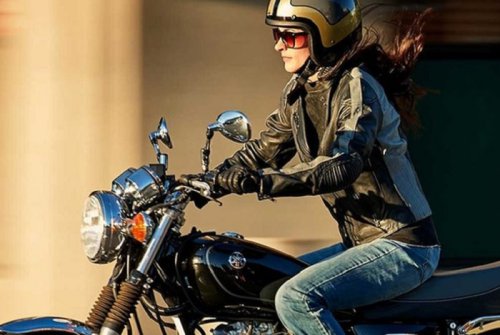 Selain Cegah Kulit Gosong, Ini Manfaat Pakai Jaket Saat Naik Motor yang Jarang Ladies Sadar