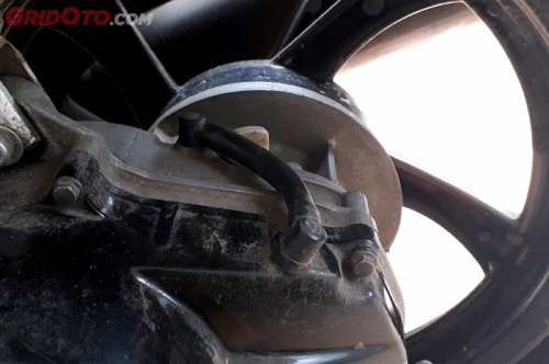 Jangan Biarkan Slang Kecil Ini Rusak, Bikin Oli Gardan Motor Matic Kalian Jadi Putih Susu