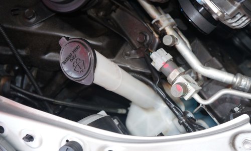 Ternyata Ini Pentingnya Selalu Mengecek  Kondisi Air Wiper Mobil Bekas