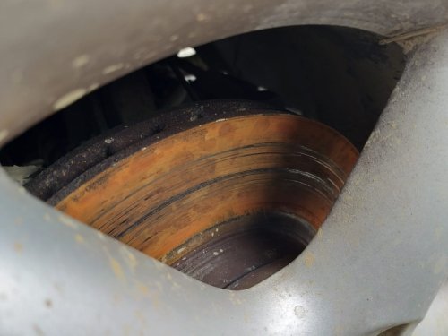 Mobil Jarang Dipakai Cakram Jadi Berkarat, Apakah Aman Dipakai?