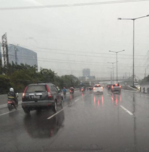 Sebelum Mudik Lebaran Kenali Penyebab Ban Mobil Bekas Pecah di Jalan