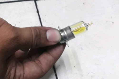 Kaca Lampu Bohlam di Motor Bekas Jangan Dipegang, Ini Alasannya