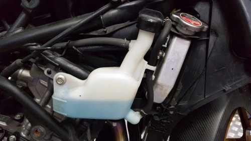 Begini Cara Mudah Merawat Tabung Cadangan Air Radiator Di Motor Bekas