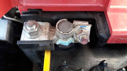 Sebelum Mudik, Kenali Dampak Baut Aki Mobil Bekas Kurang Kencang