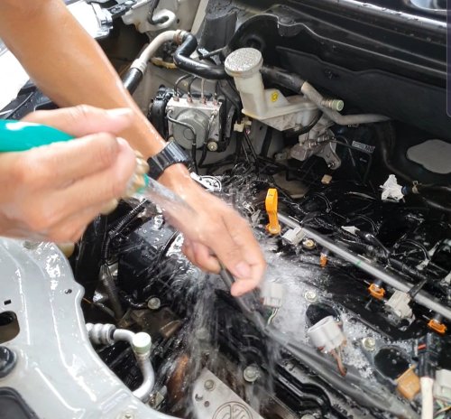 Ini Pantangan Kalau Mau Cuci Mesin Mobil Bekas Sendiri Di Rumah