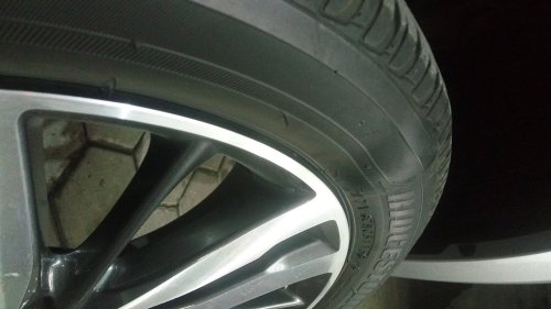 Kenapa Ban Mobil Bisa Benjol? Ini Penyebab dan Cara Mencegahnya