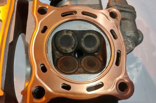 Persiapan Turing Jauh, Ini Tanda Paking Head Silinder di Motor Bekas Mulai Bocor