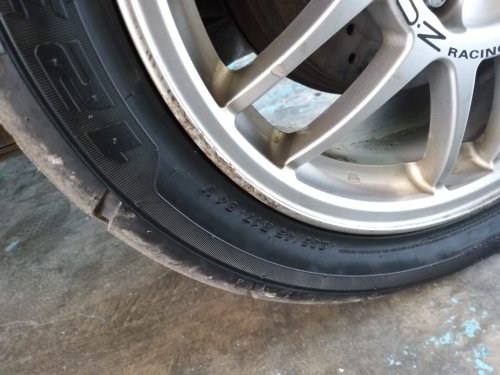 Ini Dua Trik Mudah Cegah Masalah Flat Spot Pada Ban Mobil Bekas