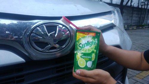 Sambil Ngabuburit, Begini Cara Bersihkan Gril Mobil Bekas Biar Makin Tampan