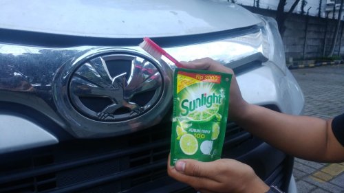 Sambil Ngabuburit, Begini Cara Bersihkan Gril Mobil Bekas Biar Makin Tampan