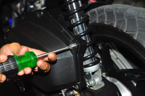 Cara Mudah Mengatasi Baut Box Filter Udara Di Motor Bekas Slek