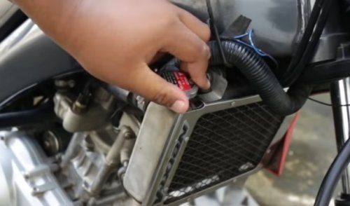 Ini Sebabnya Kenapa Mesin Motor Sering Overheat Meskipun Coolant Sudah Diganti