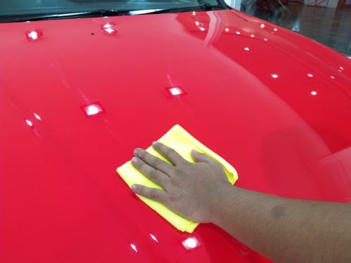 Ini Cara Yang Benar Bersihkan Debu di Bodi Mobil Sambil Ngabuburit