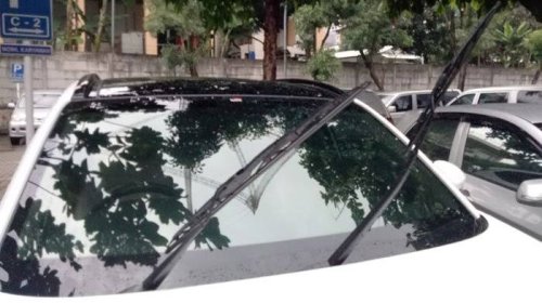 Bukannya Awet,  Angkat Wiper Mobil ke Atas Justru Jadi Begini