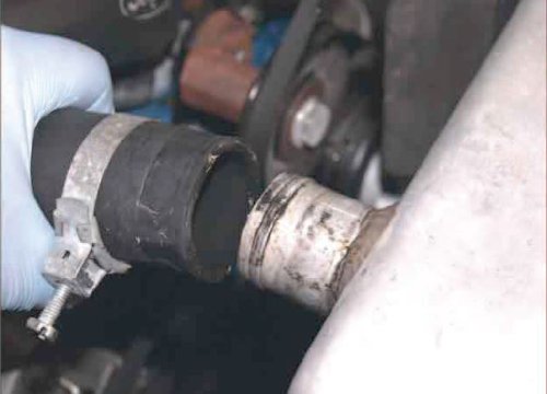 Begini Ciri-cirinya Kalau Selang Radiator Di Mobil Bekas Mulai Getas