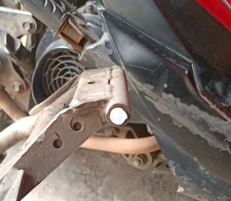 Baru Tahu, Ternyata Begini Cara Bongkar Standar Tengah Motor Matic Yang Macet